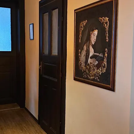 Artist Apartment *