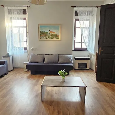 Apartment Artist