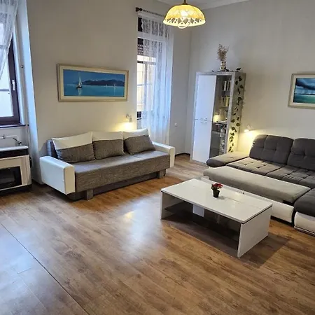 Artist Apartment *
