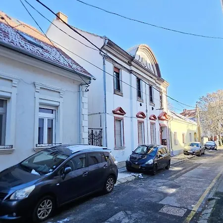 Artist Apartment *