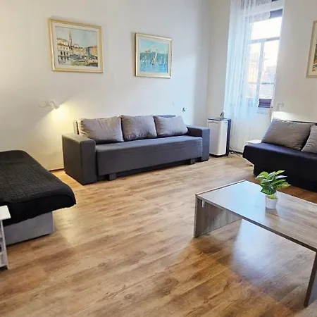 Apartment Artist